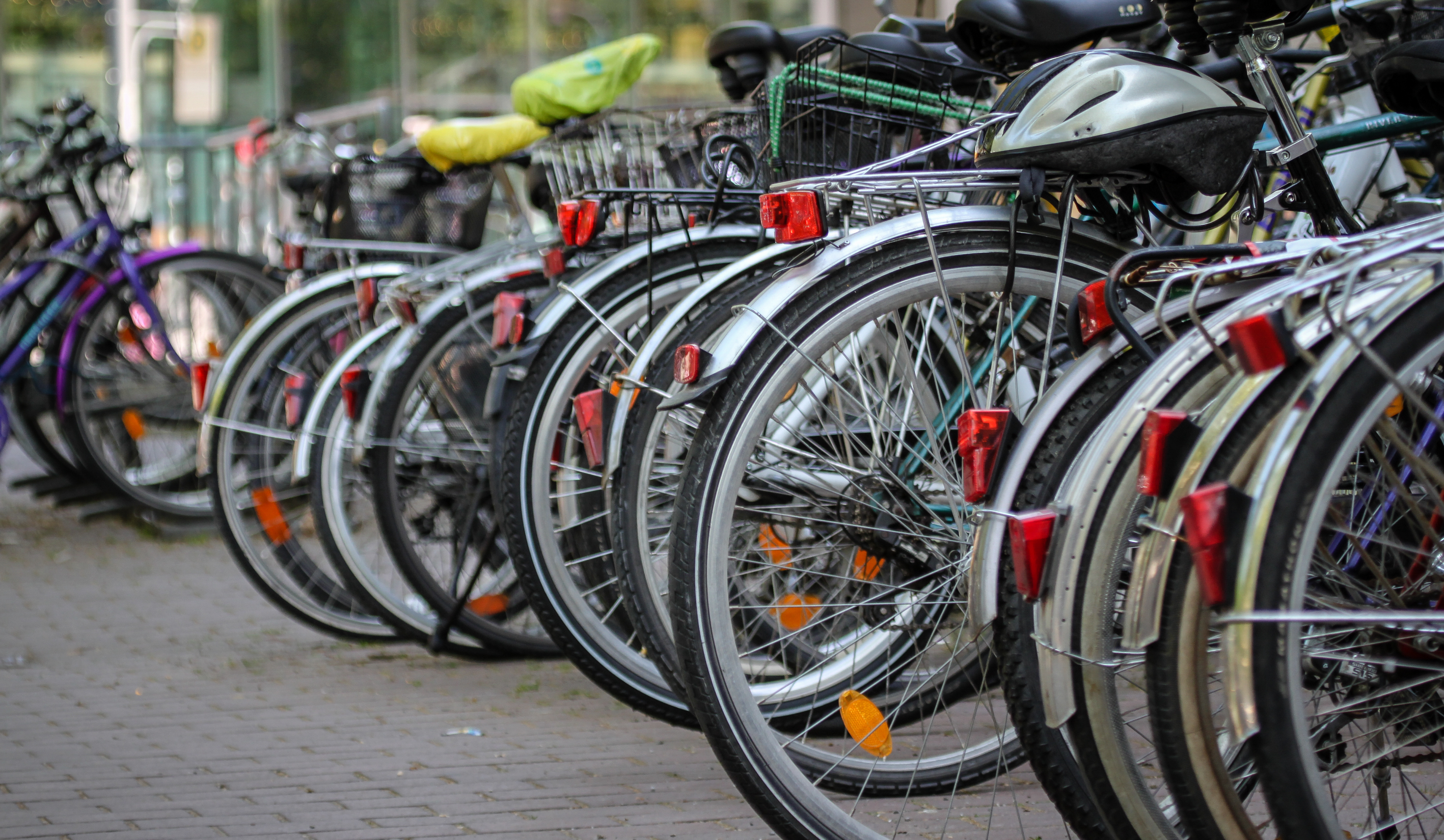 The problem isn’t dockless share bikes. It’s the lack of bike parking